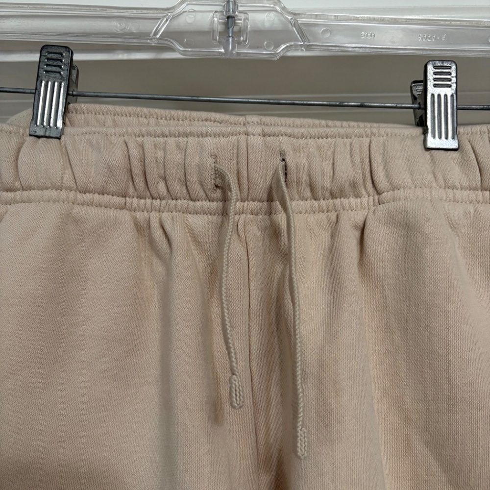 Nike Women’s Sportswear Phoenix Mid-rise 4” shorts - Picture 5 of 5